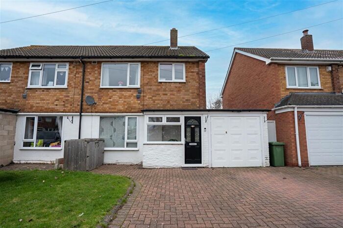 3 Bedroom Semi Detached House For Sale In Digby Drive, Birmingham, B37