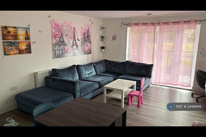 2 Bedroom Flat To Rent In Johnstone Close, Bracknell, RG12