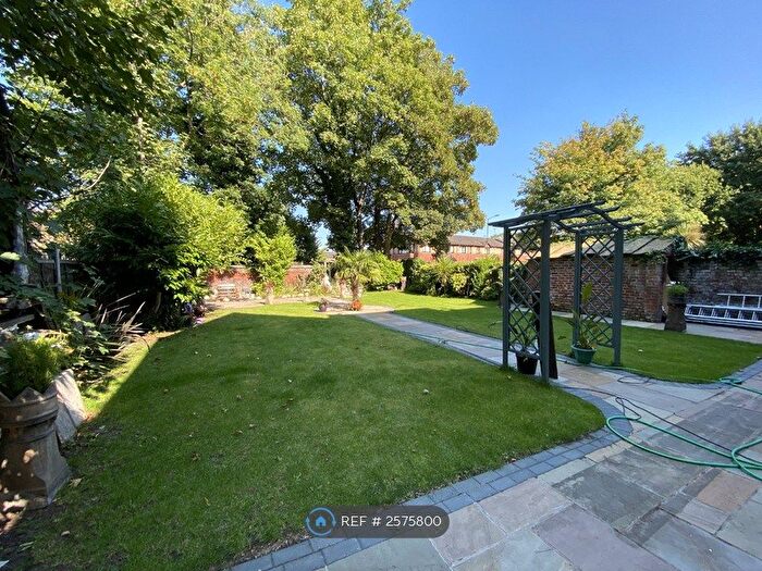 1 Bedroom Flat To Rent In Withington Road, Manchester, M16