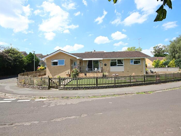 4 Bedroom Detached Bungalow For Sale In Riverside Drive, Chippenham, SN15