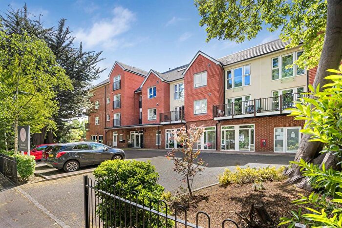 2 Bedroom Retirement Property For Sale In Beechwood Grove, Albert Road, Caversham Heights, RG4
