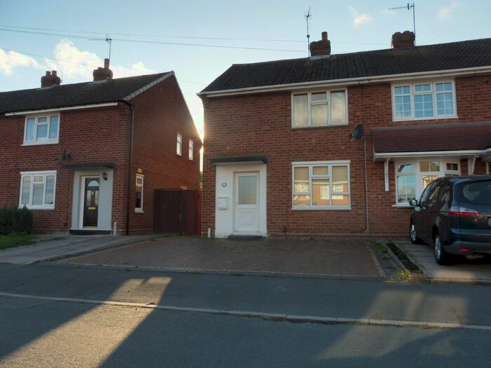 2 Bedroom Property To Rent In Wrens Avenue, Kingswinford, DY6