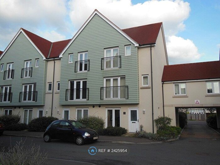 4 Bedroom End Of Terrace House To Rent In The Moors, Redhill, RH1