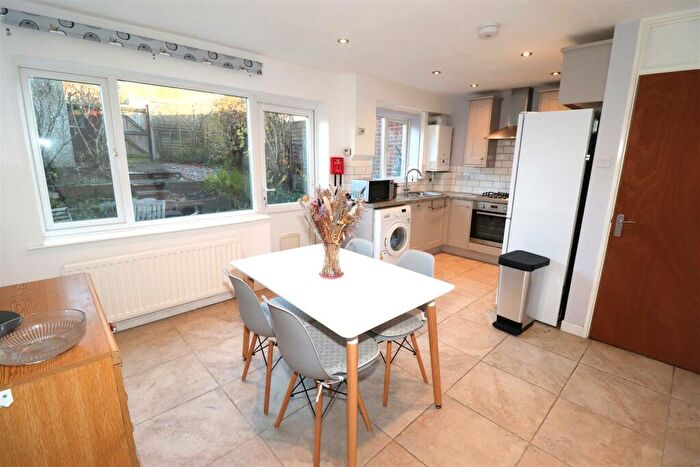 3 Bedroom Terraced House For Sale In Churchill Avenue, Kenilworth, CV8