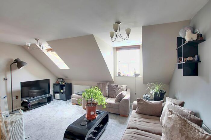 2 Bedroom Flat To Rent In Conigre Square, Trowbridge, BA14