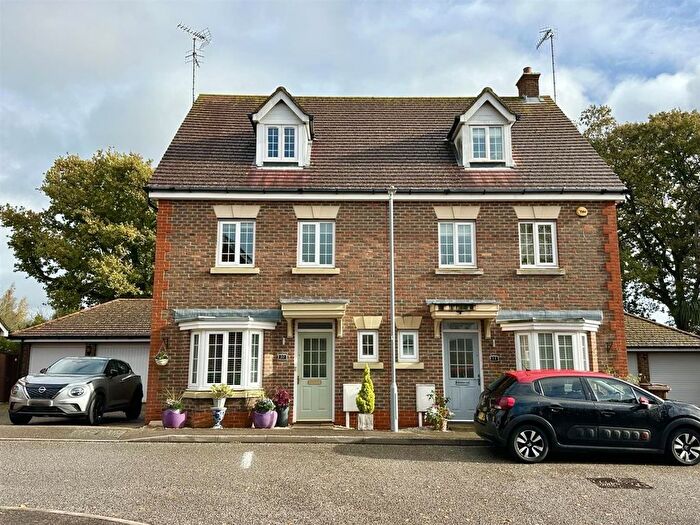 4 Bedroom Semi-detached House For Sale In Woodlands, Little Common, TN39