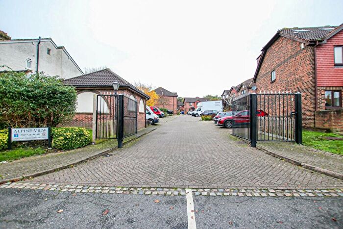 2 Bedroom House To Rent In Alpine View, Carshalton, SM5