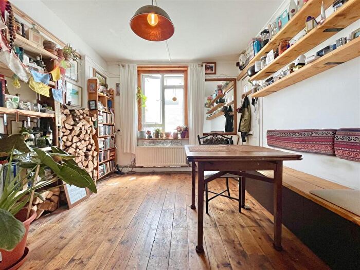 2 Bedroom Flat For Sale In Granville Road, Weymouth, DT4