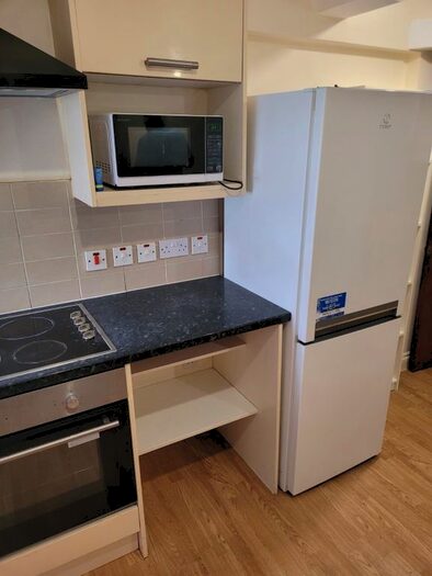 Studio To Rent In Angell Road, London, SW9