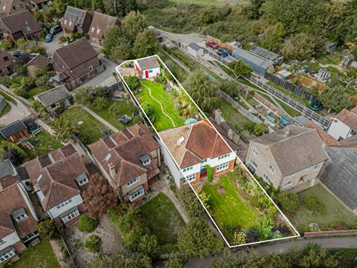 4 Bedroom Detached House For Sale In Watling Street, Park Street, St. Albans, Hertfordshire, AL2