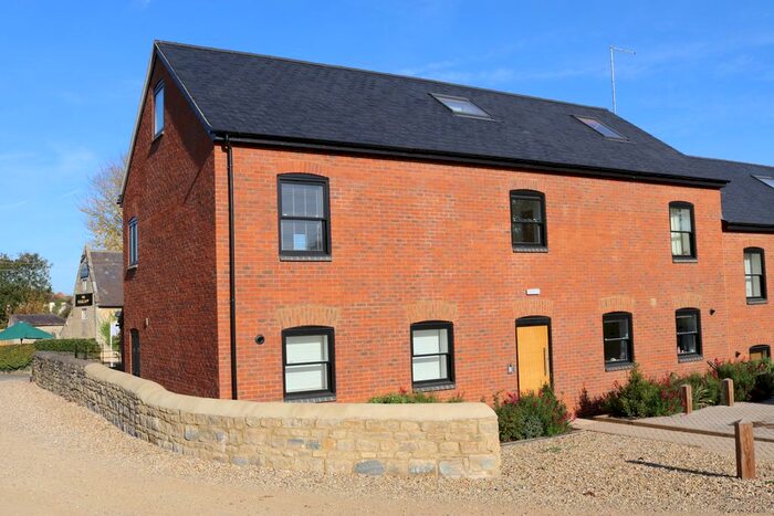 2 Bedroom Flat To Rent In The Stocks, Cosgrove, MK19