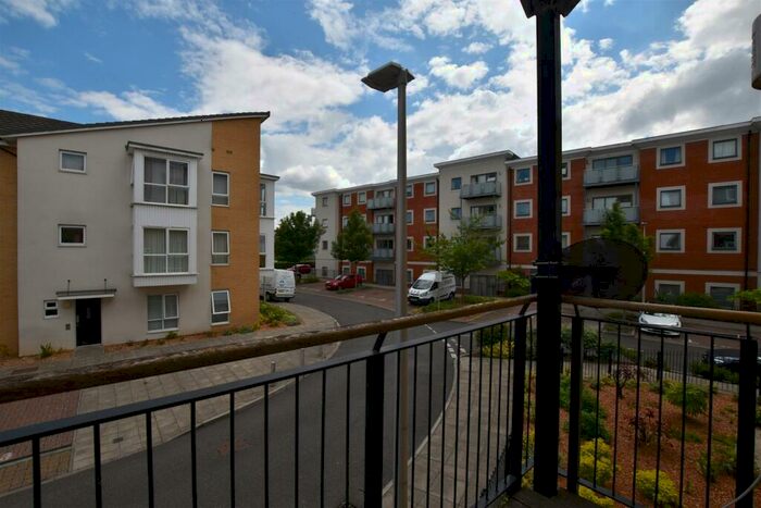 2 Bedroom Apartment To Rent In Tean House, RG2