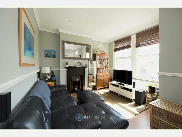 3 Bedroom Flat To Rent In Finchley Central, London, N3