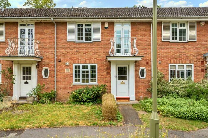 3 Bedroom Terraced House To Rent In Cunliffe Close, Summertown, OX2