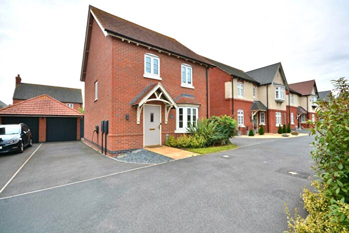 3 Bedroom Detached House For Sale In Milnerton Close, Houlton, CV23