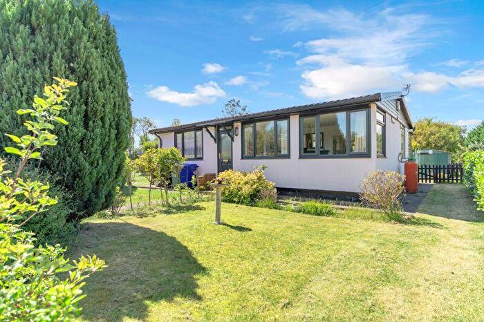 3 Bedroom Chalet For Sale In Humberston Fitties, Humberston, DN36