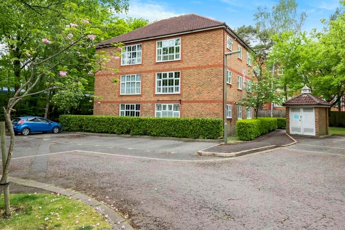 2 Bedroom Flat To Rent In Virginia Water, Surrey, GU25