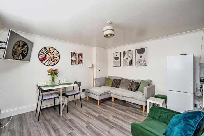 1 Bedroom Flat For Sale In Clarendon Road, Southsea, Hampshire, PO4