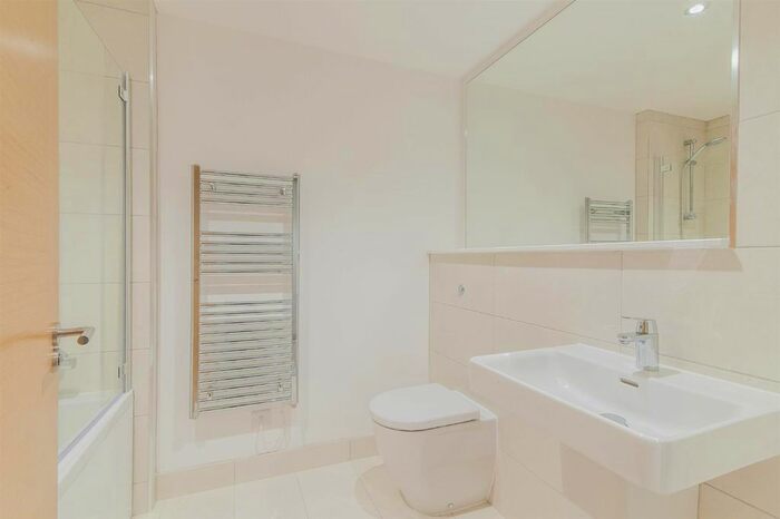 2 Bedroom Flat To Rent In Mortlake High Street, London, SW14