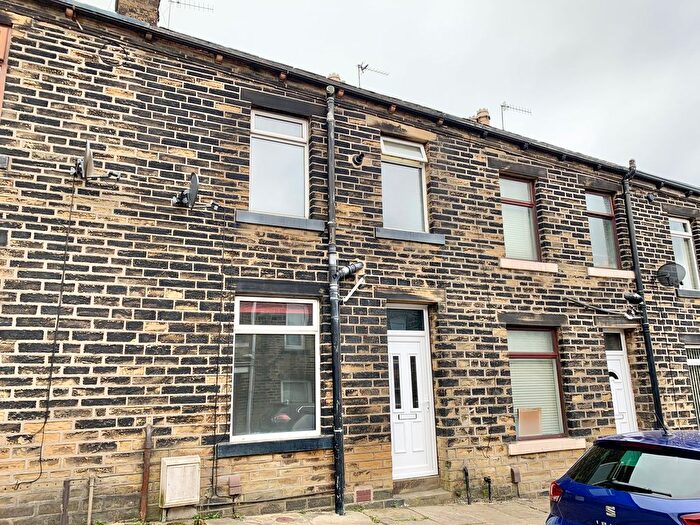 2 Bedroom Terraced House To Rent In Lake View, Halifax, HX3