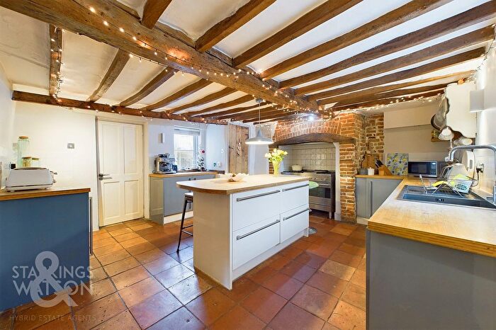 5 Bedroom Semi-detached House For Sale In Long Stratton Road, Forncett St. Peter, Norwich, NR16