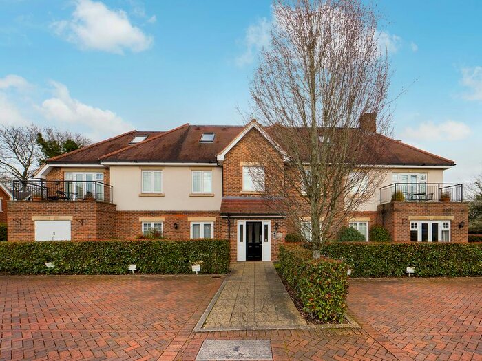 2 Bedroom Flat To Rent In Bisham House, Woodside Gardens, Marlow, SL7