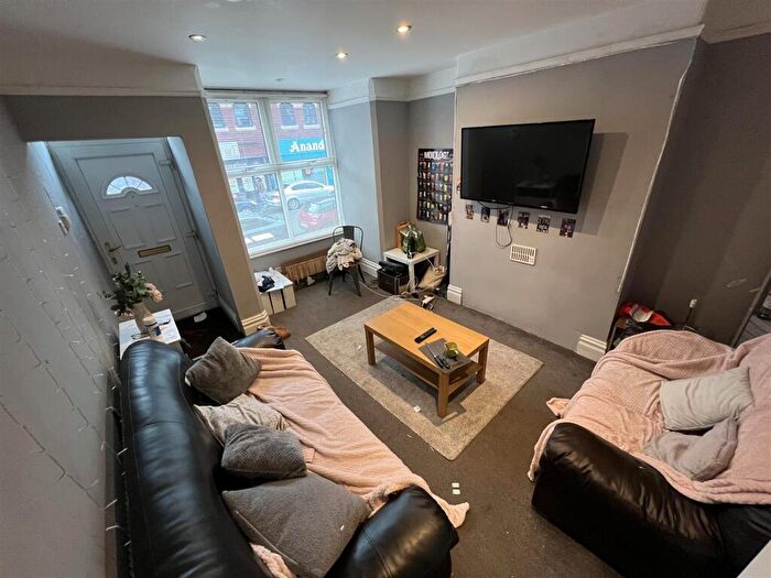 6 Bedroom Terraced House To Rent In Queens Road, Hyde Park, Leeds, LS6