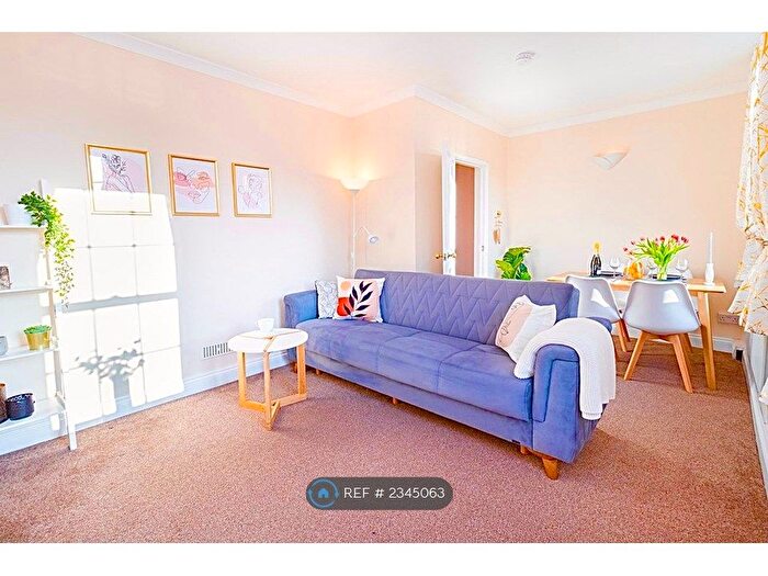 2 Bedroom Maisonette To Rent In Merryfield, London, SE3