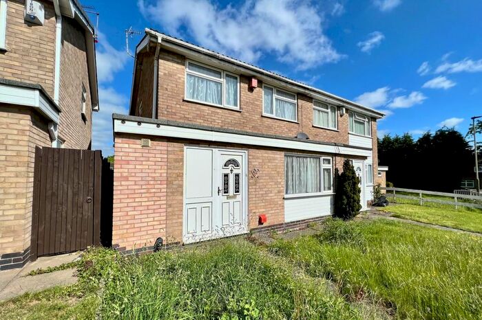 3 Bedroom Semi-Detached House To Rent In Somerfield Walk, Leicester, LE4