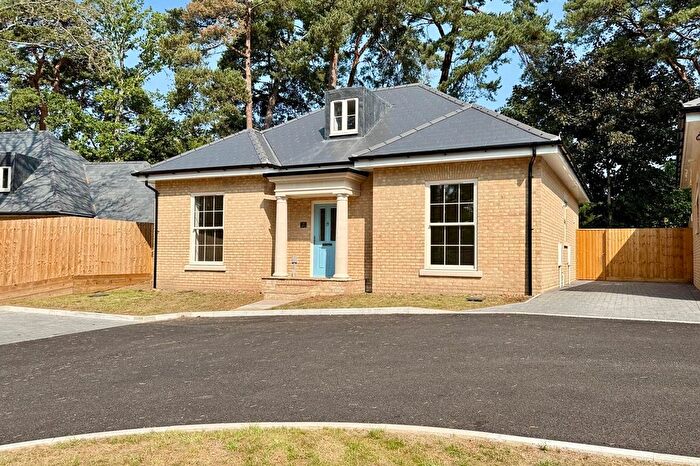 3 Bedroom Chalet For Sale In Woolsbridge Road, Ashley Heath, BH24