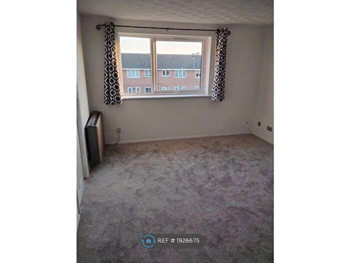 2 Bedroom Flat To Rent In Millhaven Close, Romford, RM6