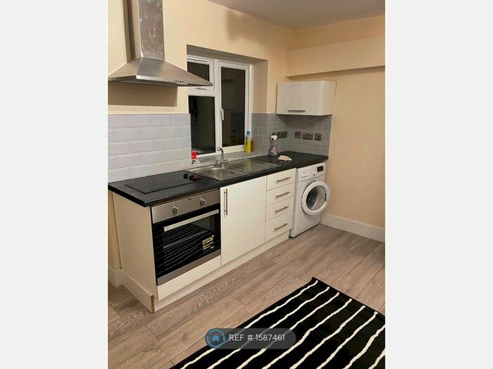 Studio To Rent In Acton Lane, Harlesden, NW10