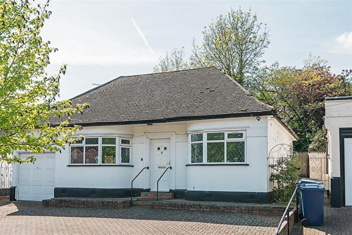 2 Bedroom Detached Bungalow To Rent In Highview Gardens, Edgware, HA8