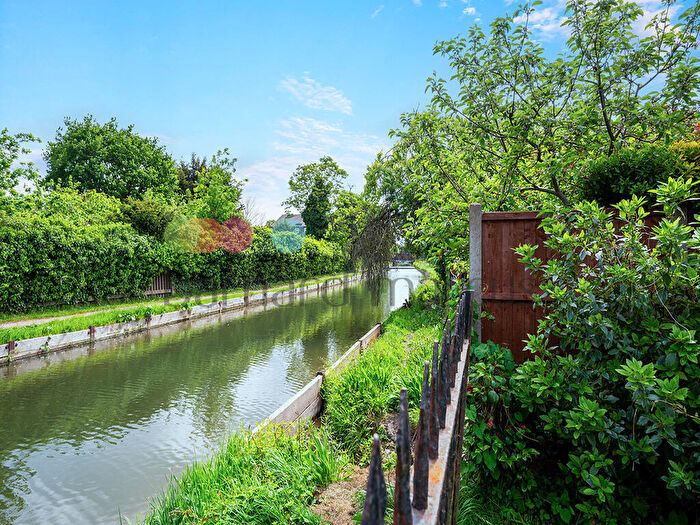 1 Bedroom Flat To Rent In Russell Road, Palmers Green, N13