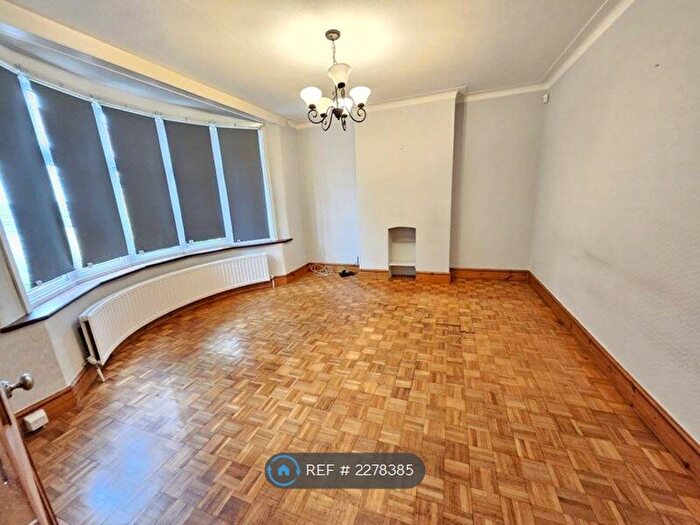 4 Bedroom Semi-Detached House To Rent In Netherlands Road, New Barnet, Barnet, EN5