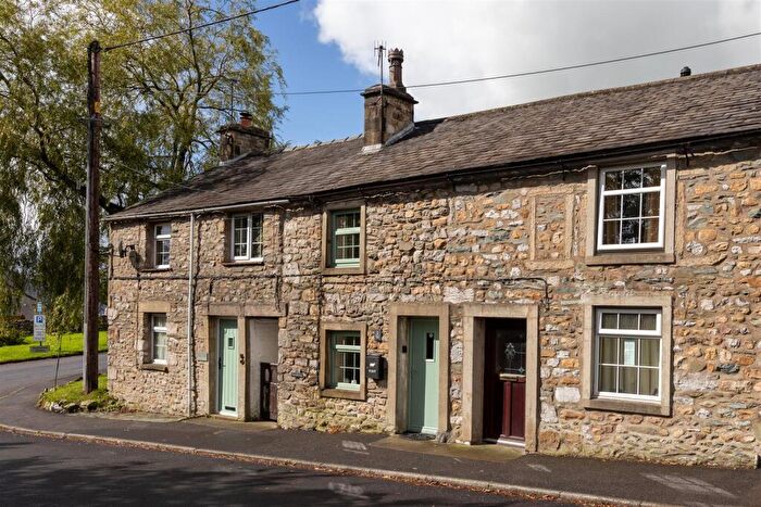 2 Bedroom Cottage For Sale In Railway Cottages, Back Gate, Ingleton, LA6
