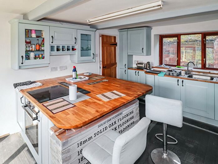 2 Bedroom Semi-Detached House For Sale In Briestfield Road, Briestfield, WF12