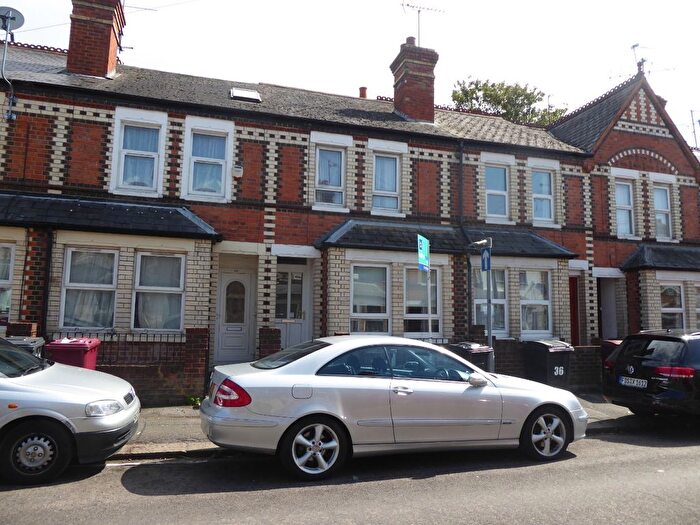 3 Bedroom Terraced House To Rent In Pitcroft Avenue, Reading, Berkshire, RG6