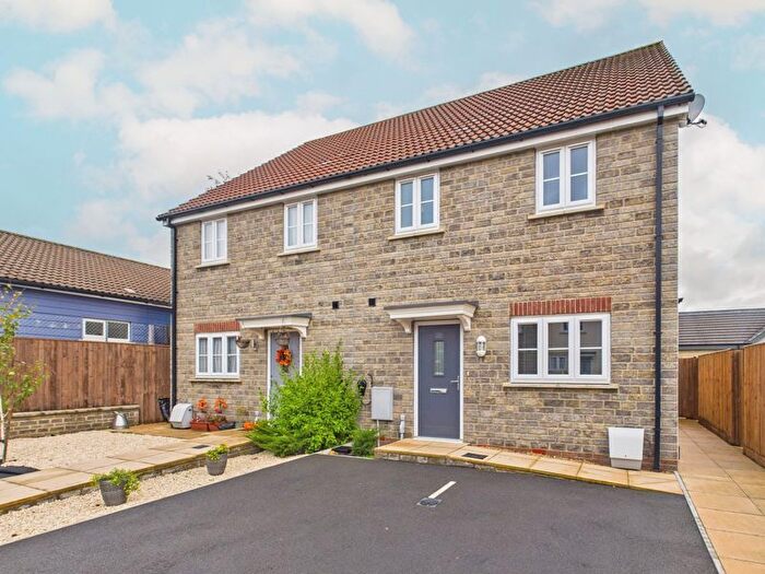 3 Bedroom Semi-detached House For Sale In Dairy Court, Somerton, TA11