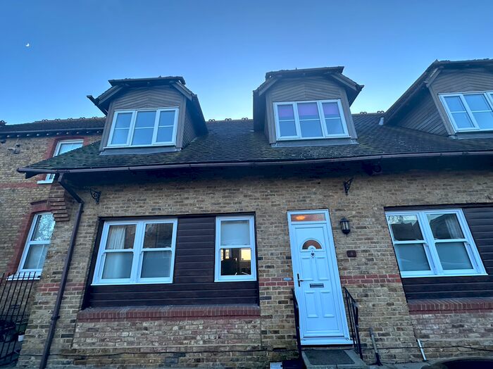 1 Bedroom Flat To Rent In Manor House Lane, Datchet, Slough, SL3