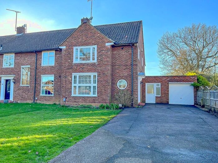3 Bedroom Semi-Detached House To Rent In Beehive Lane, Welwyn Garden City, AL7
