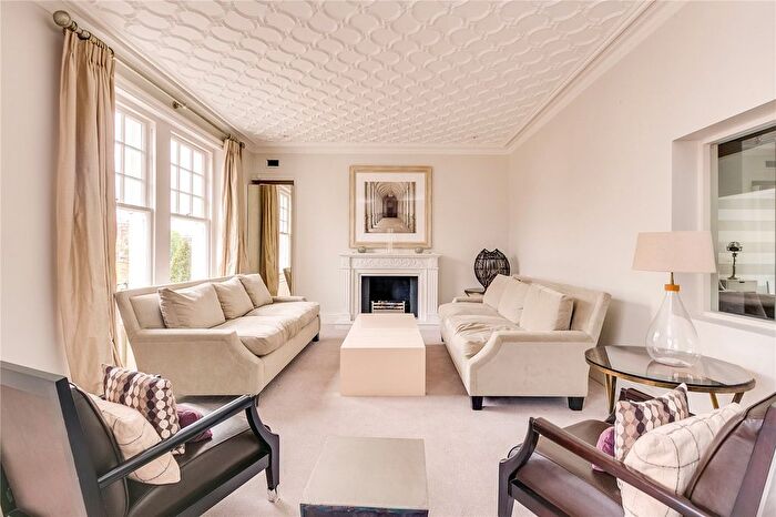 3 Bedroom Flat To Rent In Cadogan Court Gardens, D'oyley Street, London, SW1X