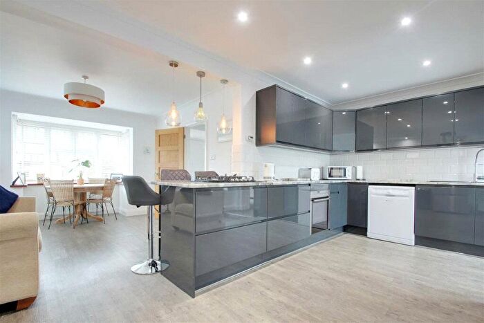 4 Bedroom Detached House For Sale In Cissbury Avenue, Findon Valley, Worthing, West Sussex, BN14