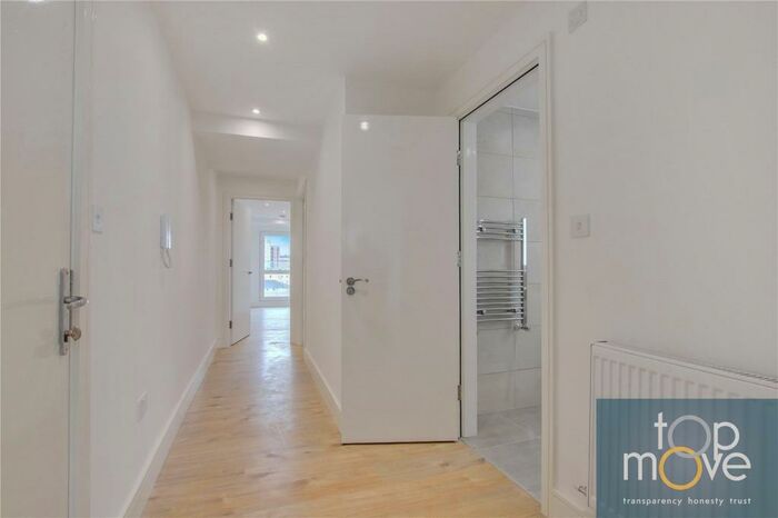 2 Bedroom Apartment To Rent In Midland Road, Luton, Bedfordshire, LU2