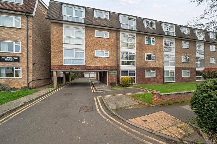 1 Bedroom Flat For Sale In South Bank, Surbiton, KT6