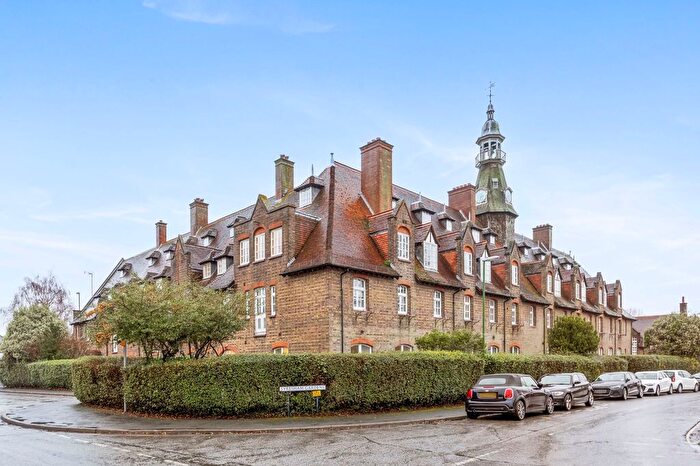 2 Bedroom Flat For Sale In Syresham Gardens, The Priory Syresham Gardens, RH16