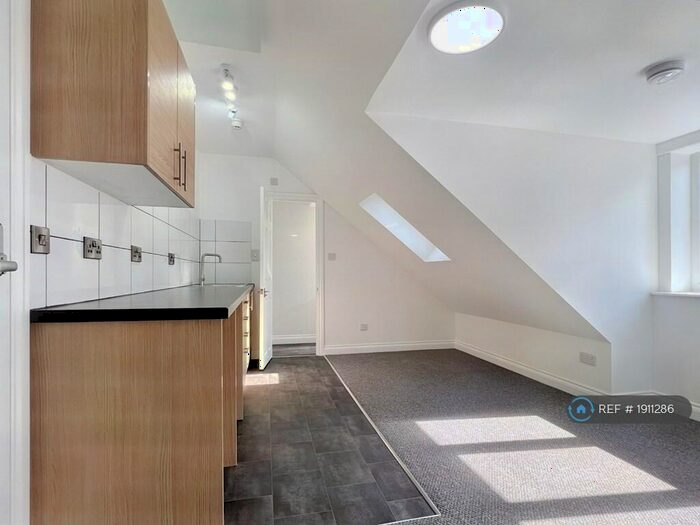 Studio To Rent In Gloucester Road, Avonmouth, Bristol, BS11