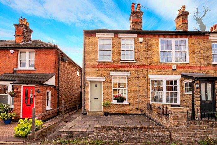 3 Bedroom Property To Rent In Woburn Avenue, Theydon Bois, Epping, CM16