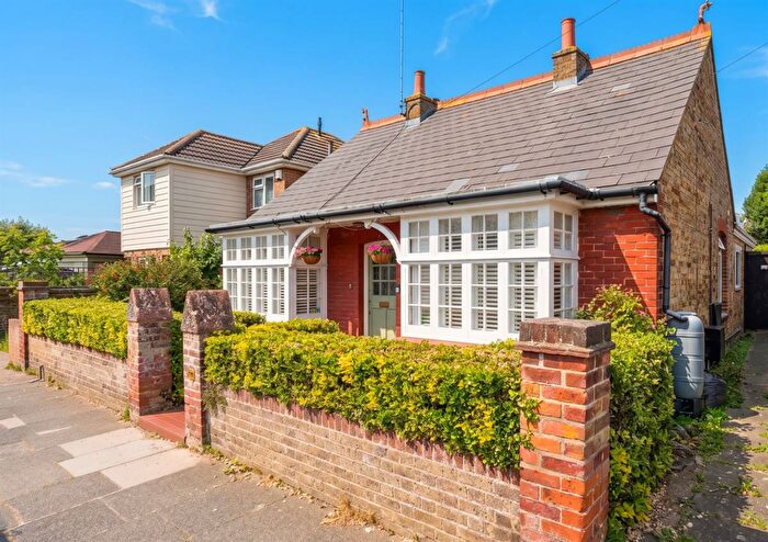 3 Bedroom Detached Bungalow For Sale In Cecilia Grove, Broadstairs, CT10