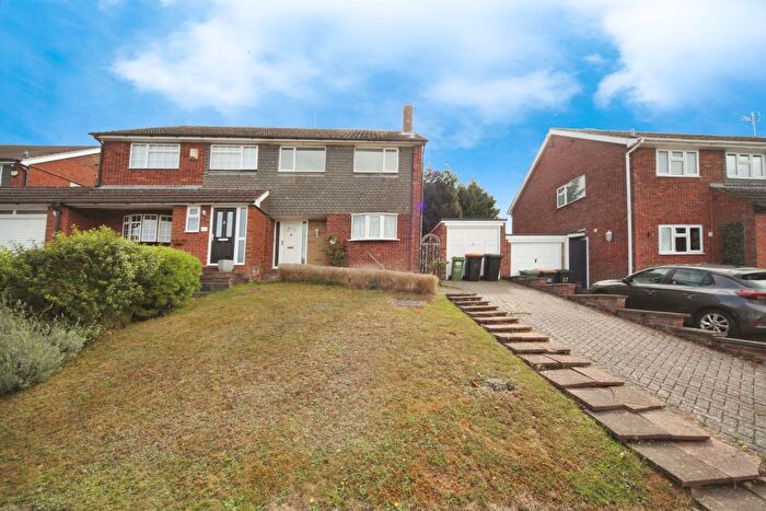 3 Bedroom Semi-Detached House For Sale In Bibshall Crescent, Dunstable, LU6